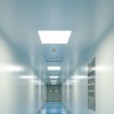 Osvetlenie nemocničnej chodby panelom 60×60