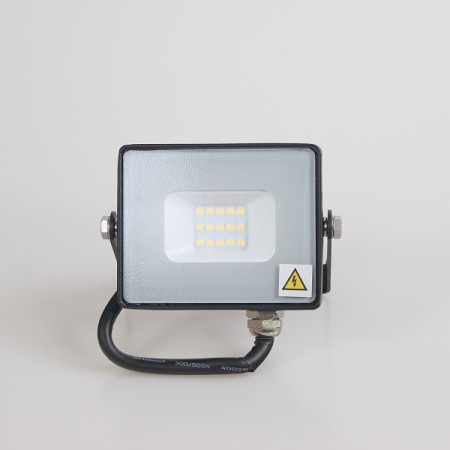 Profesionálny čierny LED reflektor 10W so SAMSUNG čipmi
