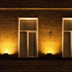 RGB+W Smart reflektorom osvietený dom